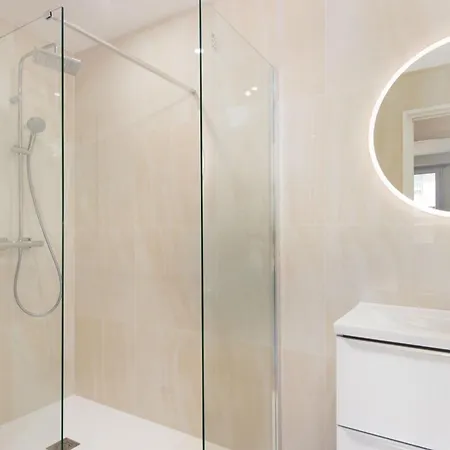 Gloria Marris Menton